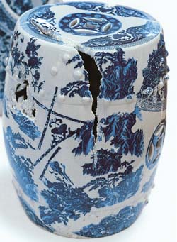 Wang Haichen, *Garden Blues* (2002), porcelain