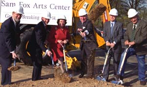 From left, John F. McDonnell, chairman of the Board of Trustees; Chancellor Mark S. Wrighton; Marilyn and Sam Fox, founder and chief excutive officer of Harbour Group, Ltd.; Fumihiko Maki, architect; Frank Stella; internationally known artist and keynote speaker.