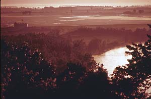 Washington University earth and planetary scientists say the present-day Missouri River is narrower and more prone to flooding because of extensive damming of the river, especially in the 20th century.