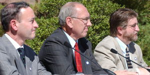 (L-R) Mark Wrighton, chancellor; Ralph Thaman, associate vice chancellor of facilities, planning and management; Steve Givens, chair of WUSTL's Debate Steering Committee