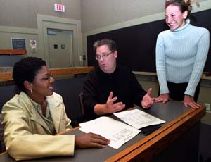 Barton H. Hamilton, Ph.D., talks business with students Nicole Brown (left) and Erica Greenberg. Kenneth A. Harrington, managing director of the Skandalaris Center for Entrepreneurial Studies, says Hamilton