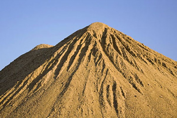 Functioning brain follows famous sand pile model