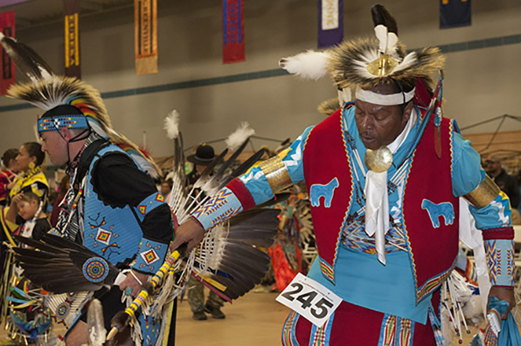 Native American dancers at the 2015 Pow Wow. (Photo: Sid Hastings/Washington University)