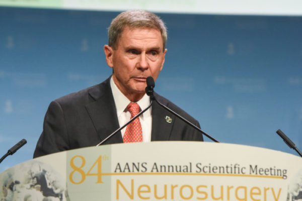 Dacey receives Cushing Medal from neurosurgery society