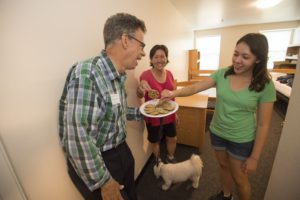 8.25.16-- Move In Day 2016 on the South 40 of the Danforth Campus of WUSTL. Prof. Jeffery Matthews welcoming students and their families with cookies in Danforth. Matthews shares cookies with Freshman Maddy Goedegebuure (right) and mom Julia Wang. Photos by Joe Angeles/WUSTL Photos