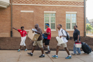 8.25.16-- Move In Day 2016 on the South 40 of the Danforth Campus of WUSTL. Photos by Joe Angeles/WUSTL Photos