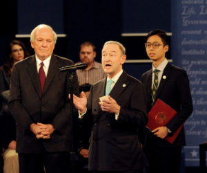 Chancellor Mark S. Wrighton welcomes participants of the presidential debate to Washington University in St. Louis Sunday, Oct. 9. (Photo: Joe Angeles/Washington University)