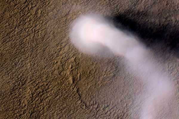 Electricity in Martian dust storms helps to form perchlorates