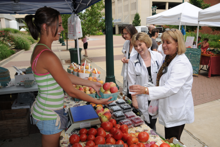 FarmersMarketMedSchool1200