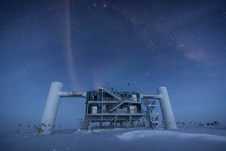 The IceCube Lab under the stars