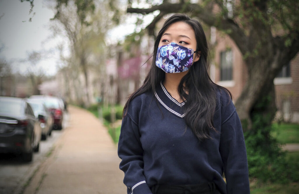 Senior Han Je Seo wearing a homemade mask