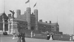Brookings Hall in early 20th century (Courtesy Washington University Archives)