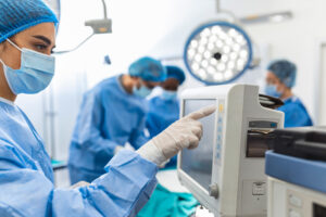 Photograph of the operating theater, doctor interacting with a computer screen