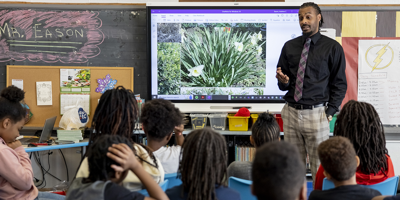 Andrew Eason is an innovative fifth-grade teacher at Ashland Elementary, a Saint Louis Public School that’s part of the Community Partnership Network. Participating in the Transformational Leadership Initiative through WashU’s Institute for School Partnership, the school has seen marked improvements in students meeting math and science standards. (Photo: Whitney Curtis/Washington University)