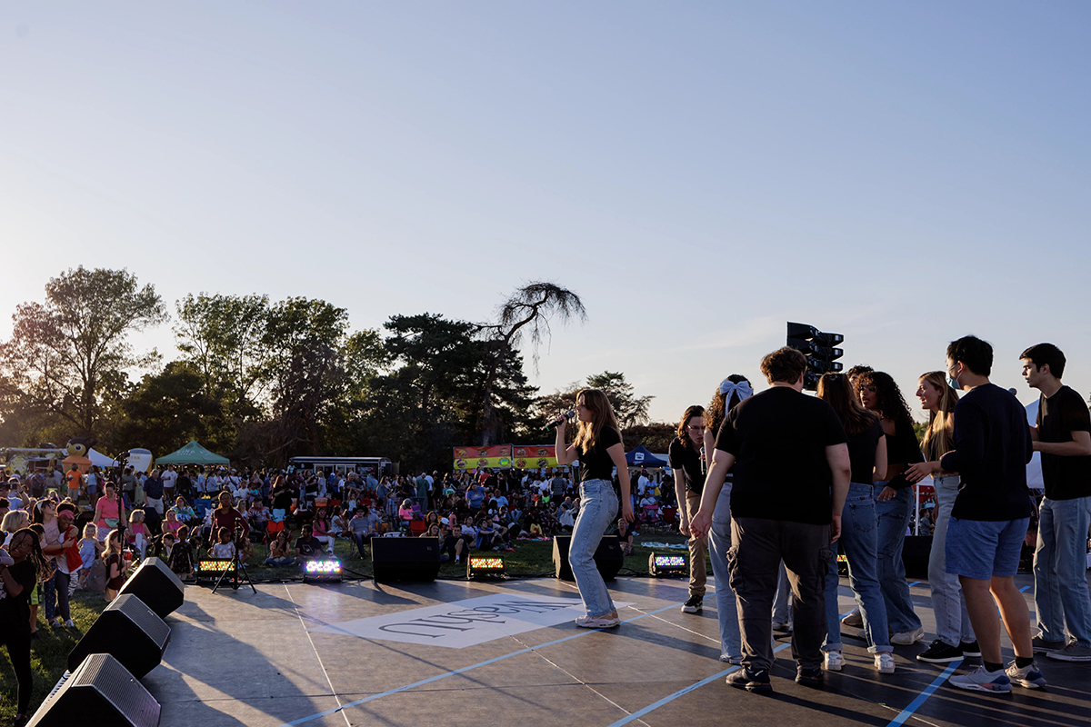 WashU a cappella group “Ghost Lights” performs