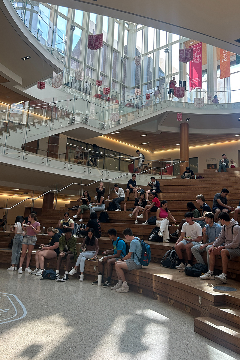 Olin Business School students enjoy a meal