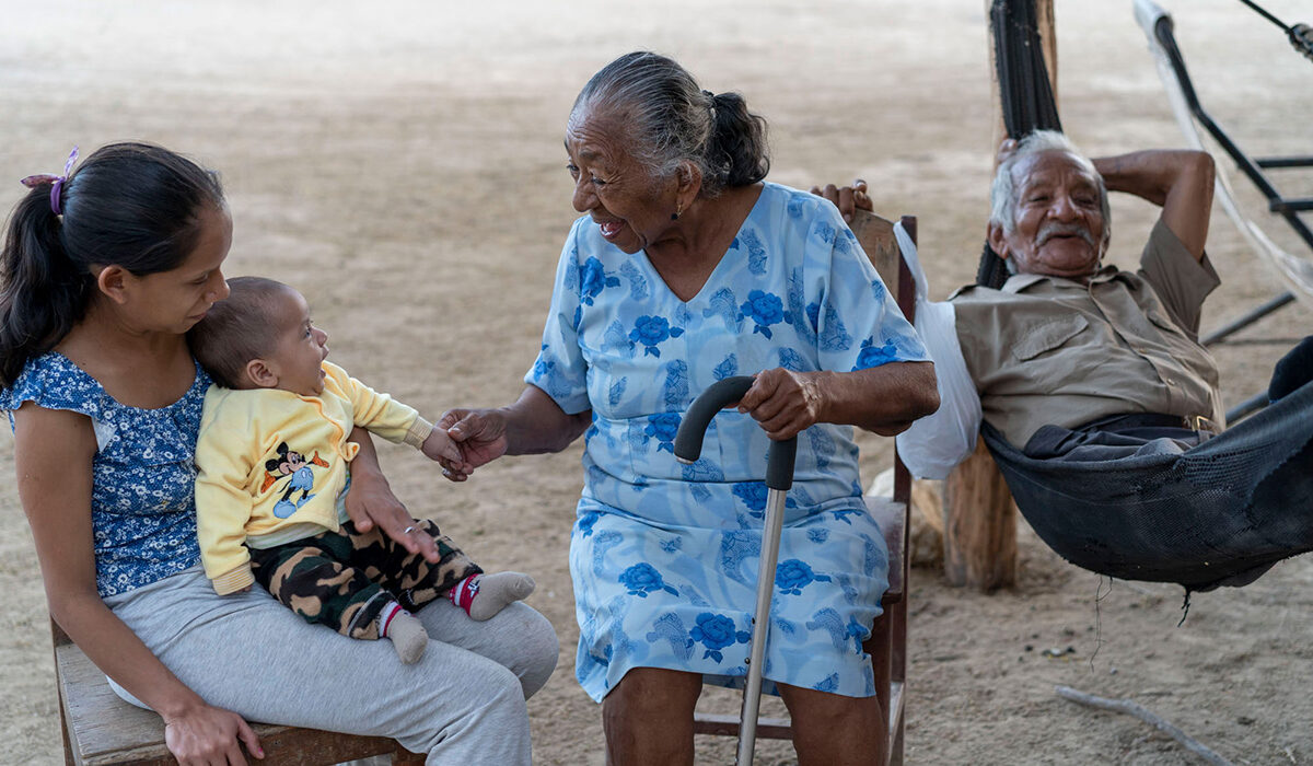 multiple generations of a Peruvian family