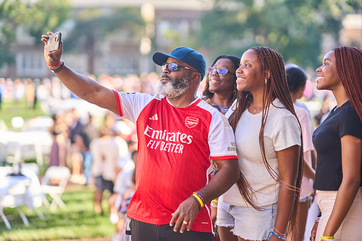 family takes selfie