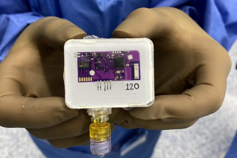 implantable device that can detect an overdose and rapidly deliver naloxone.