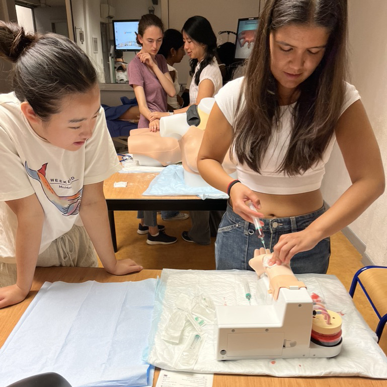 Students practice blood draw techniques in the state-of-the-art Medical Simulation Center at Côte d’Azur University Medical School.(Courtesy photo)