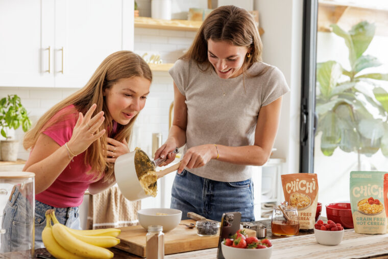 Chiara Munzi (left), AB ’23, and Izzy Gorton, Olin Class of ’25, are the founders of ChiChi hot cereal, a high-protein, low-sugar alternative to oatmeal. (Photo: Whitney Curtis)