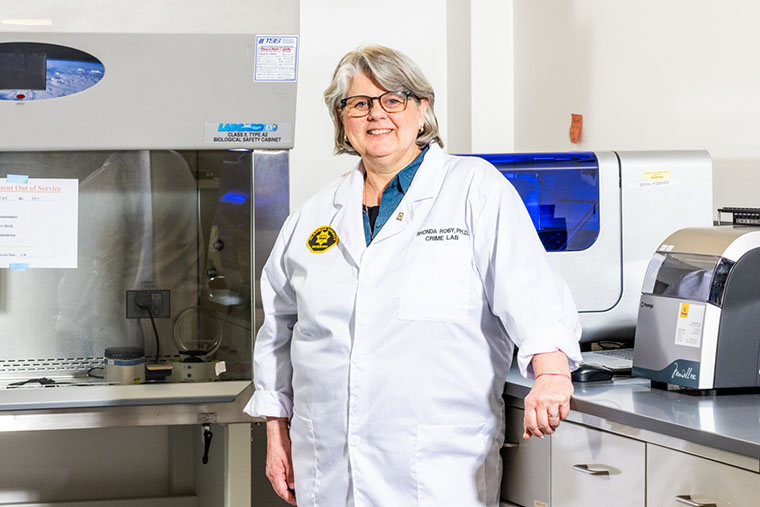 Rhonda Roby, AB '85, has quietly become a forensic science legend through unabashed fearlessness, an undaunted spirit and plain old hard work. (Photo: Christie Hemm Klok)