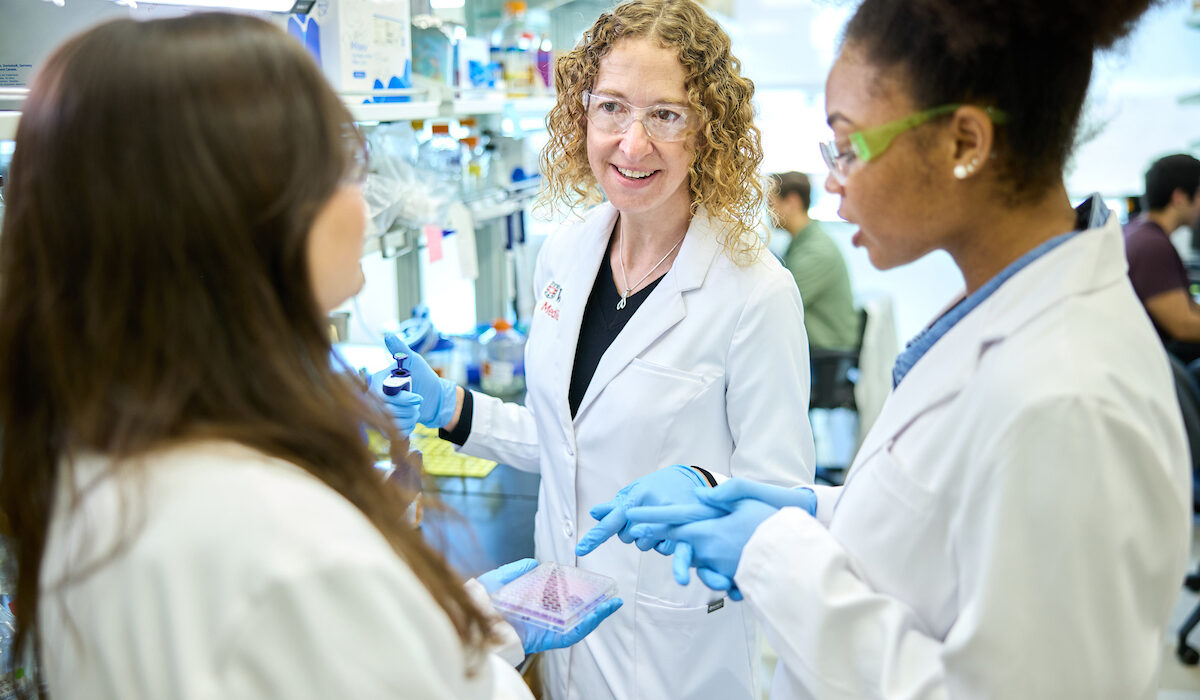 Christina Stallings, PhD (center), works with Kate Wardenburg (left), an MD/PhD student in the Medical Scientist Training Program, and Ananda Rankin, a graduate student in the Roy and Diana Vagelos Division of Biology & Biomedical Sciences, in the Stallings lab at the Steven & Susan Lipstein BJC Institute of Health. (Photo: Matt Miller/WashU Medicine)