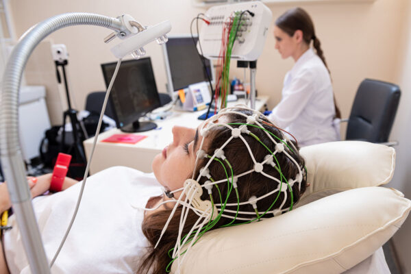 Personalized brain modeling of anesthetic effects to predict antidepressant response 