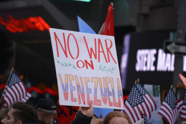 How polarization limits power of public opposition