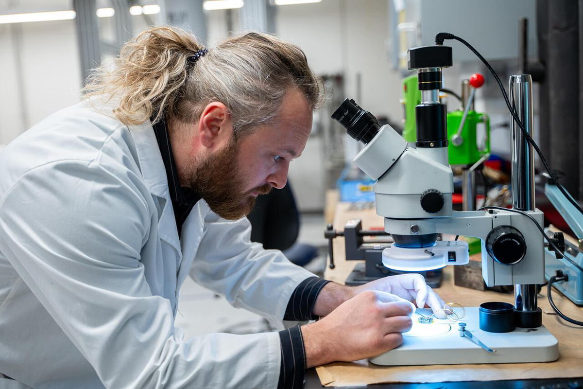 Using physics to create diamonds