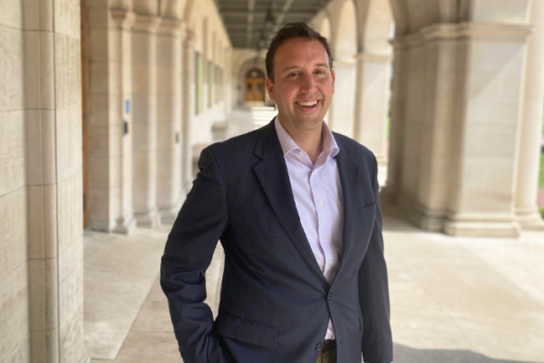 Brown School researcher receives grant to study college persistence among low-income students