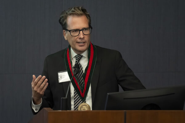 Weihl named inaugural Gabe Weil Professor