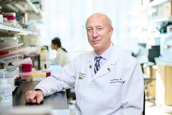 Holtzman receives Landis Award for Outstanding Mentorship 